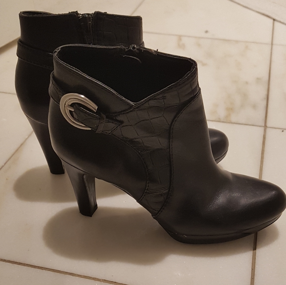 Naturalizer leather booties